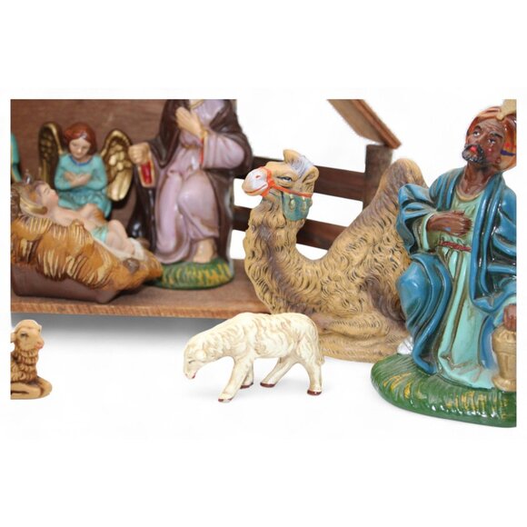 Vintage Hand-Painted Nativity Scene Set 12-Piece Christmas Décor Figures & Wood - Picture 10 of 12